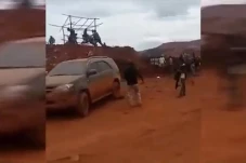 Viral Video Polisi Dikeroyok...