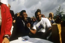 Kenang Pele, Mike Tyson:...