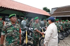 Menhan Prabowo Bagikan...