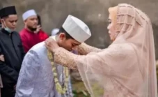 Termasuk Norma Risma,...