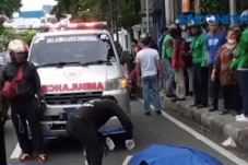 Pengendara Moge Tabrak...