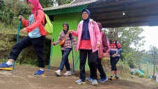 Kisah Nenek Rukini,...