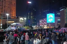 Sambut Tahun Baru, Masyarakat...