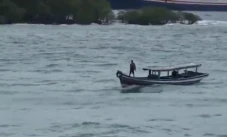 Cuaca Buruk, Pelabuhan...
