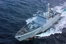 Kapal Perang Rusia Bersenjata...