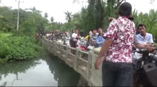 Pengunjung Pantai Digoel...