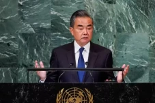 Diplomat Top China Serukan...