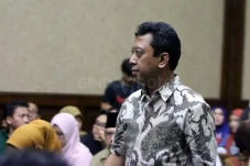 Politikus Senior PPP...