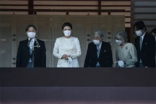 Kaisar Jepang Tampil...