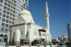 4 Masjid yang Ada di...