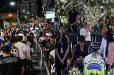 Ribuan Fans Beri Pele...