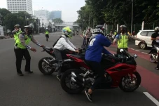 Perhatian! Kendaraan...