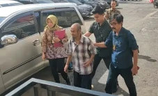 Kesepian Diceraikan...