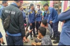 Pemain Lama, Komplotan...