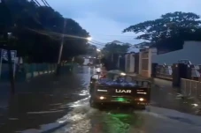 Kali Pesanggrahan Meluap,...