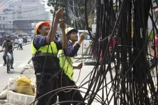 Atasi Kabel Udara Semrawut,...