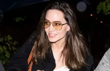 Angelina Jolie Kepergok...