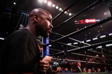 Floyd Mayweather Ditantang...