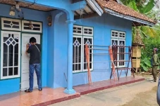 Selingkuhi Istri Kepala...