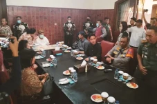 Mesra! 2 Kubu yang Berseteru...