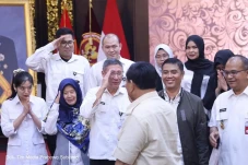 Habibie di Mata Prabowo,...
