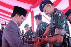 Deretan Pistol Buatan...