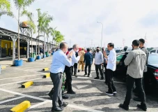 Berhenti 10 Menit di...