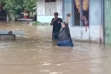 Ratusan Rumah di Sikka...