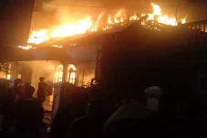 Rumah Mewah di Kedoya...