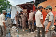 Kembalikan Fungsi Trotoar,...