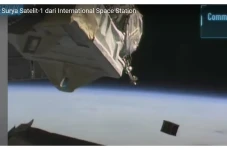 Bersejarah, Satelit...