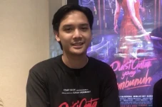 Bintangi Puisi Cinta...