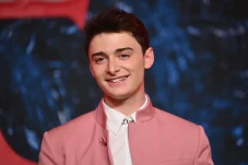 Noah Schnapp Bintang...