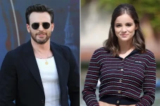 Chris Evans Bagikan...