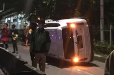 Pajero Putih Terguling...