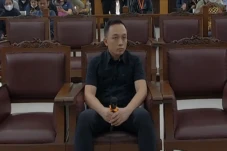 Hakim Tegur Ricky Rizal...