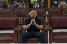 Ricky Rizal Banyak Ngeles,...