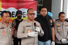 Polisi Buru Penikam...
