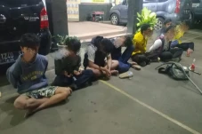 12 Remaja Ditangkap...