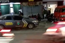 Perampok Berpistol Satroni...