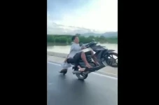 Viral Video Pasangan...