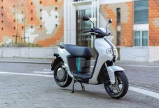 Yamaha Luncurkan Motor...