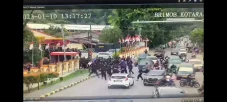 Jayapura Mencekam, Orang...