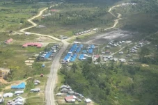 Bandara Oksibil Tetap...