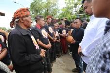 Tokoh Adat Langke Rembong...