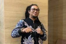 Meski Bersaudara, Alvons...