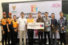 AEON Indonesia Salurkan...