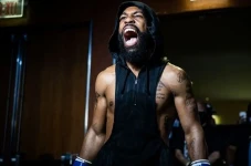 Gary Russell Jr. Tinggalkan...
