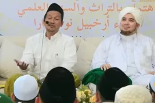 Gus Baha: Banyak Tertawa...