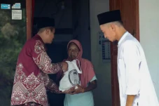Kiai Muda Jatim Serahkan...